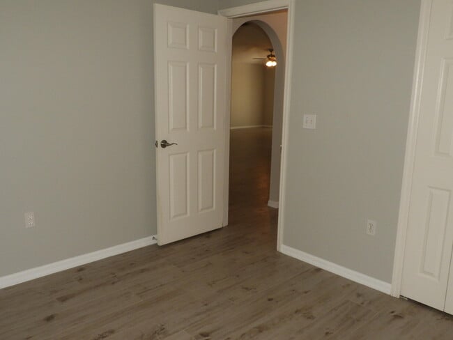 Building Photo - 1520 Vista Lake Cir