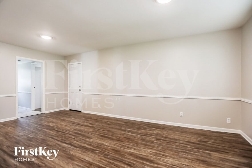 Building Photo - 8925 Grandview Dr