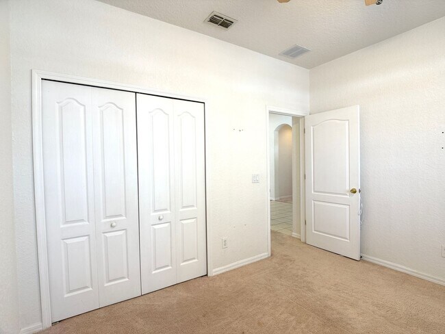 Building Photo - 1131 N Hampton Dr