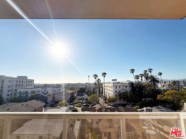 Building Photo - 723 S St Andrews Pl