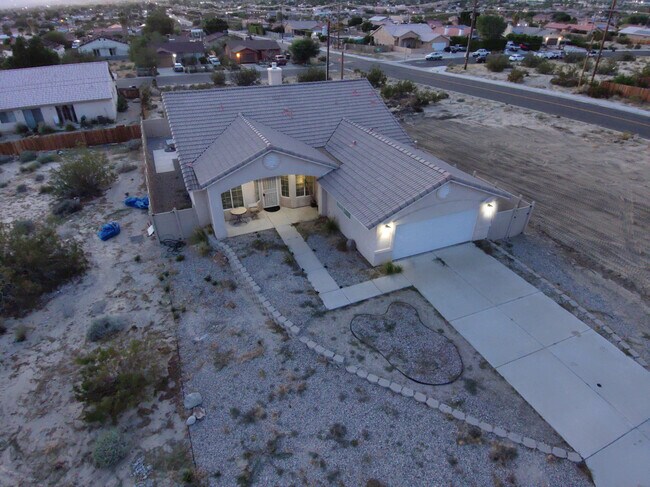 Building Photo - 16087 Bubbling Wells Rd