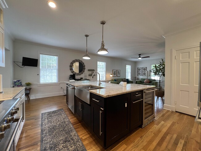 Building Photo - 817 Cypress Dr