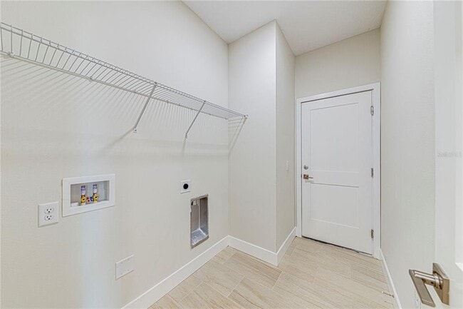 Building Photo - 233 N Pine Ave