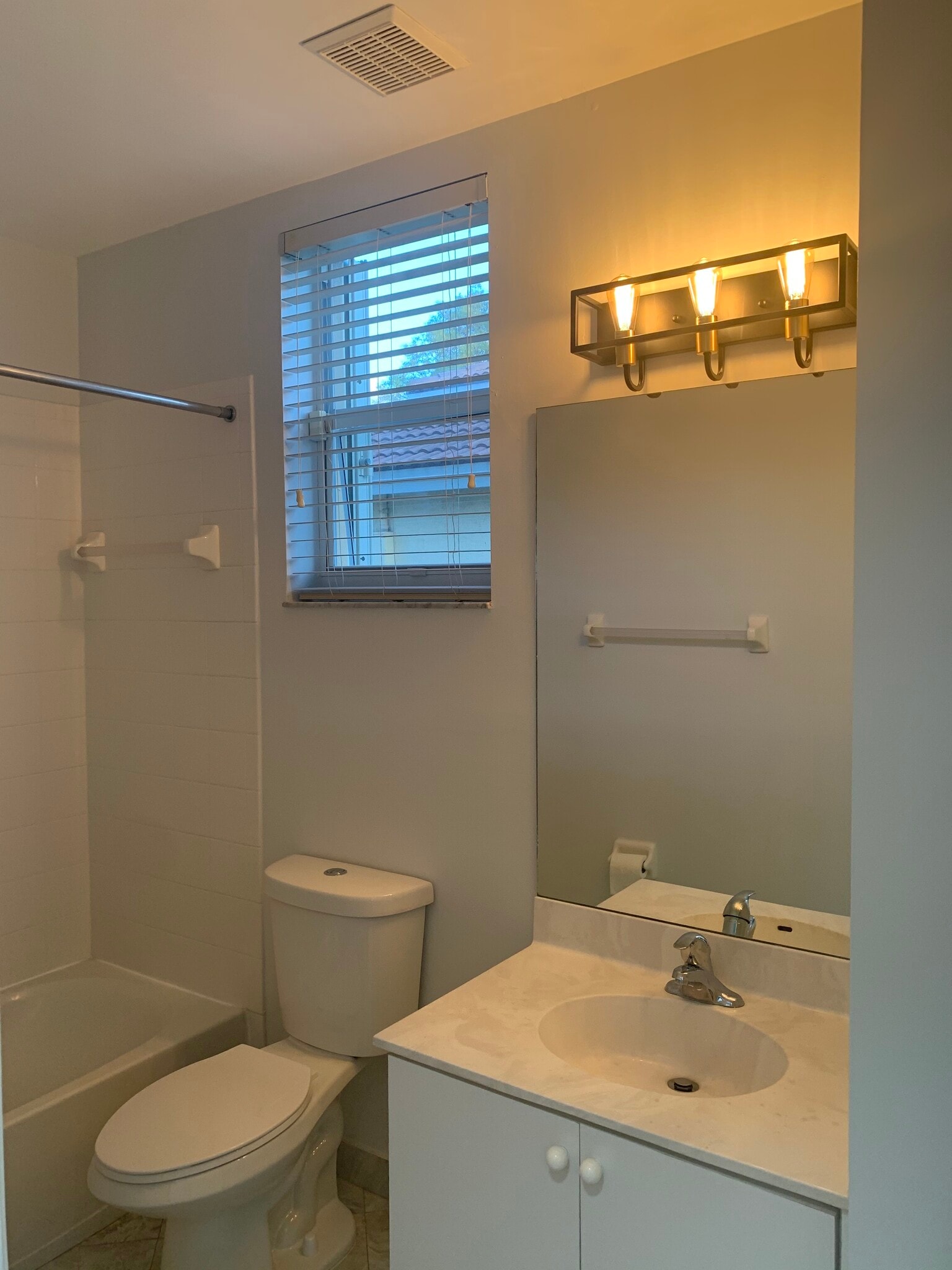 First floor bathroom - 1530 SW 193rd Ter