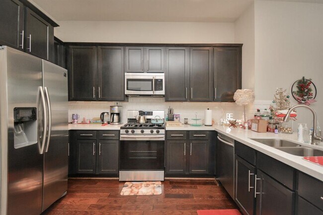 Building Photo - 8821 Hollister Pine Ct