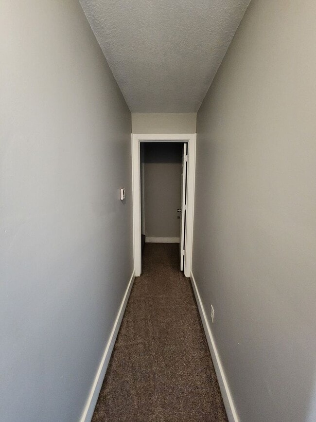 Building Photo - 2 Bedroom 2Bathroom House