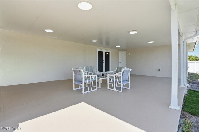 Building Photo - 4421 SW 14th Pl