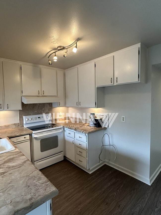 Building Photo - 5066 Greenberry Dr