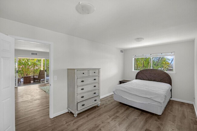 Building Photo - Newly Renovated Furnished 3BR/1BA Downstairs Unit with Pool Access in South Kihei