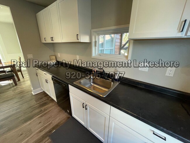 Building Photo - Fully Furnished House - Six or Twelve Mont...