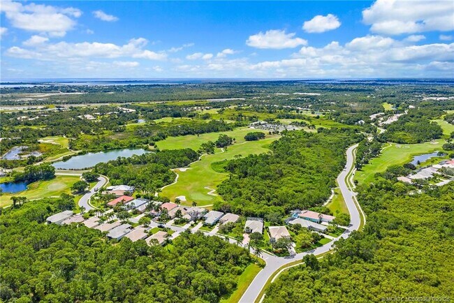Building Photo - 1327 NW Mossy Oak Way