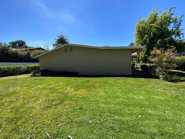 Building Photo - 1316 Granvia Altamira