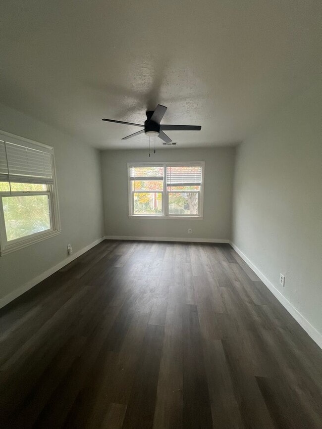 Building Photo - Charming 1-bedroom Unit