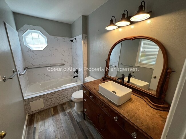 Building Photo - 2 bed condo in Ridgewood Condo Community