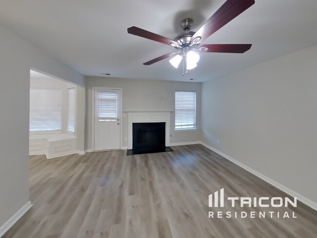 Building Photo - 5570 Hosea Ct