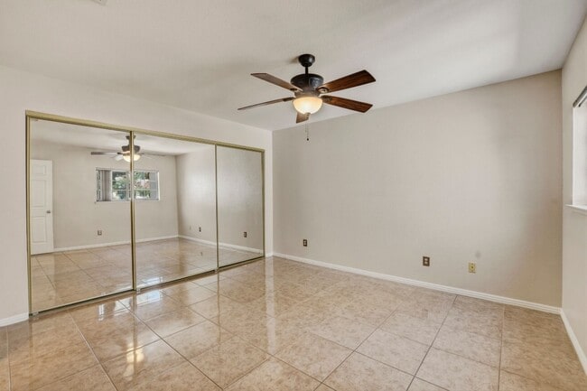 Building Photo - Upgraded 2 bedroom 2 bath upstairs condo