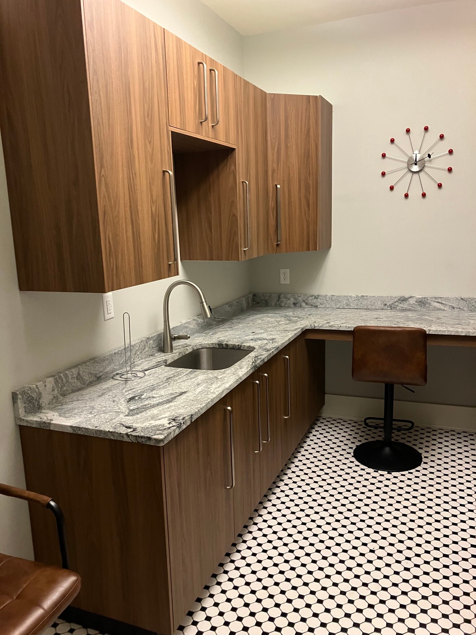 Building Photo - 17 W 1st St