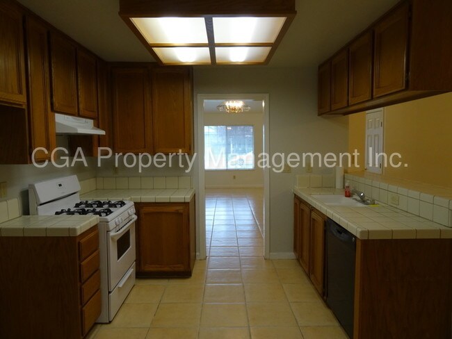 Building Photo - Cute 3 bedroom 2 bath in Antelope!