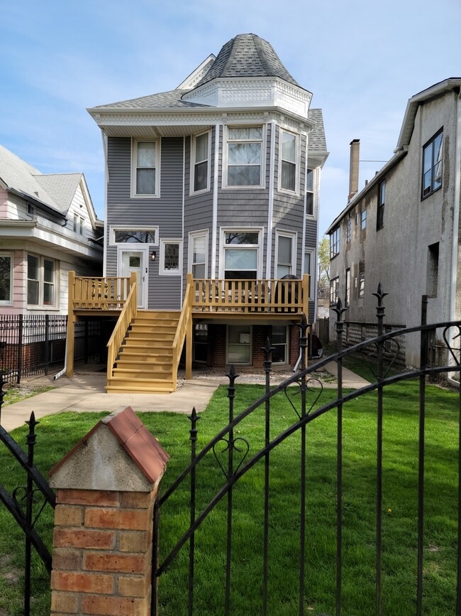 Building Photo - 2650 W Logan Blvd