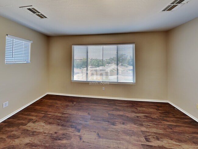 Building Photo - 19395 E Carriage Way