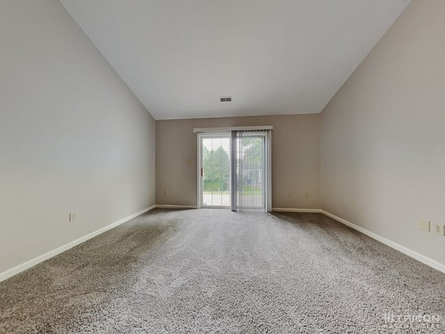 Building Photo - 15037 Oak Rd