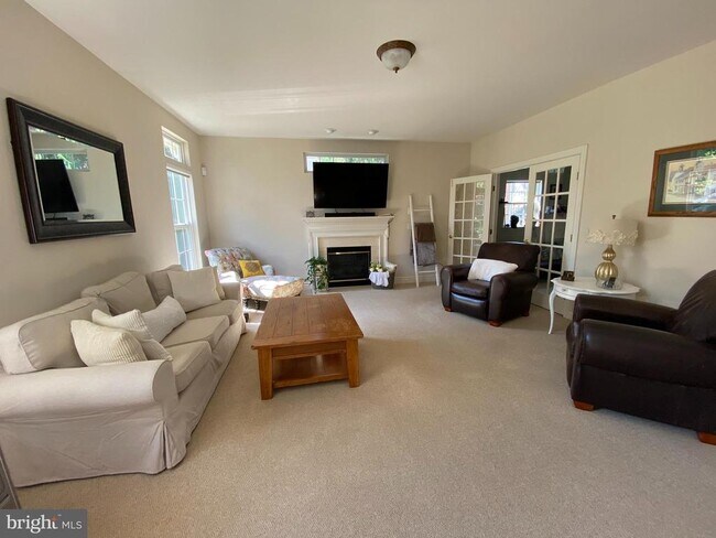 Building Photo - 6 Hollow Creek Cir