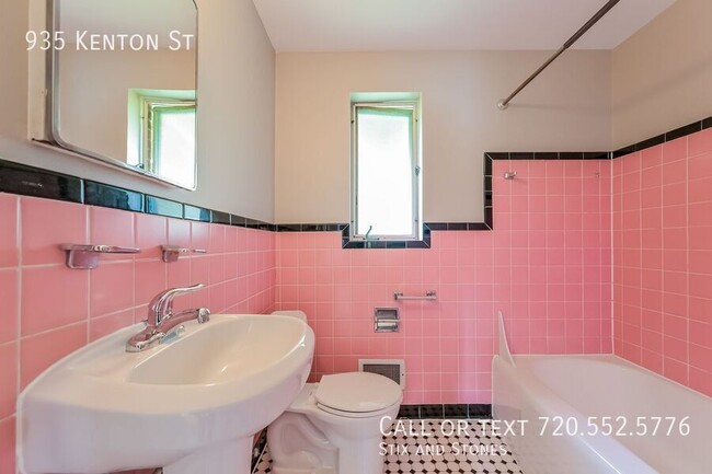 Building Photo - 935 Kenton St