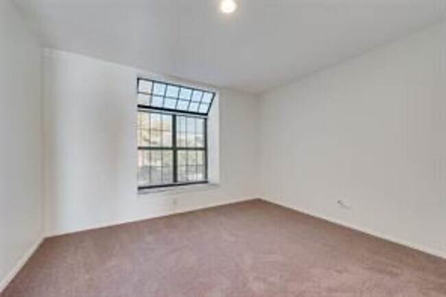 Building Photo - Updated 2 Bed, 2 Bath Condo – Walk to Lake Ray Hubbard!