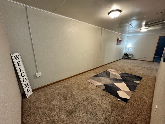 Building Photo - 215 Greenbush Dr