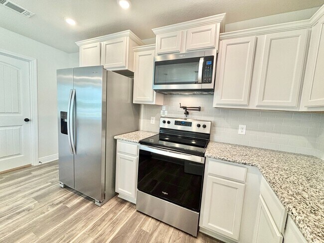 Building Photo - 5031 Peach Dr