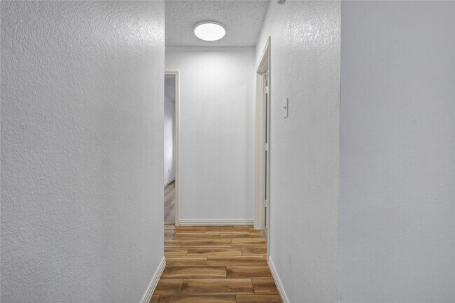 Building Photo - 5132 Bedfordshire Dr