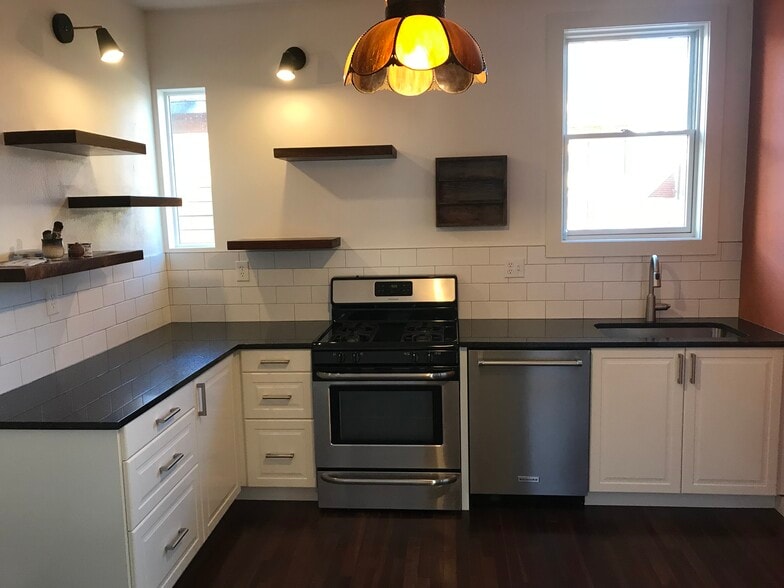 Building Photo - 103 W Cannon St