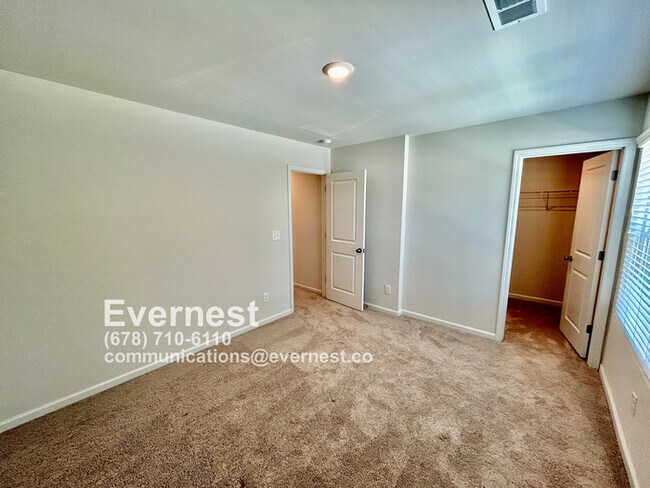 Building Photo - 3-Bedroom Home with Large Lawn and Ideal L...