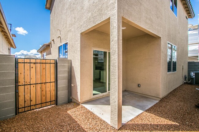 Building Photo - 3Br Home $1799 59th Ave/Broadway