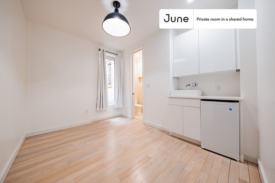 Primary Photo - Room in Shared 4 bed/4 bath home
