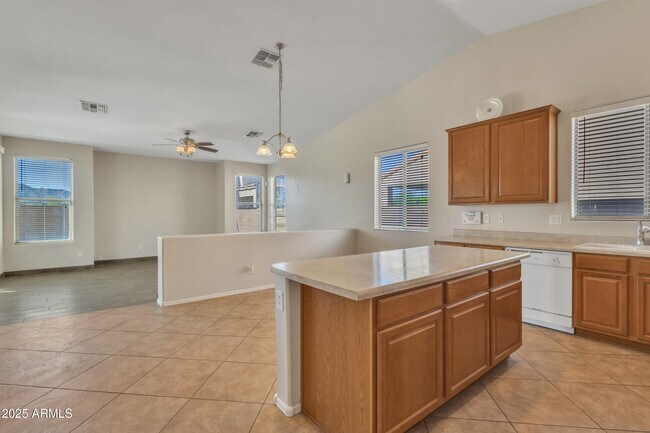 Building Photo - 3233 E Blue Ridge Way