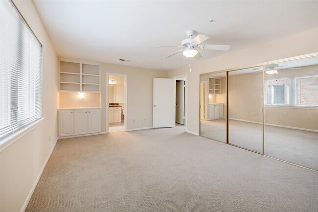 Building Photo - 5850 Valley Forge Dr