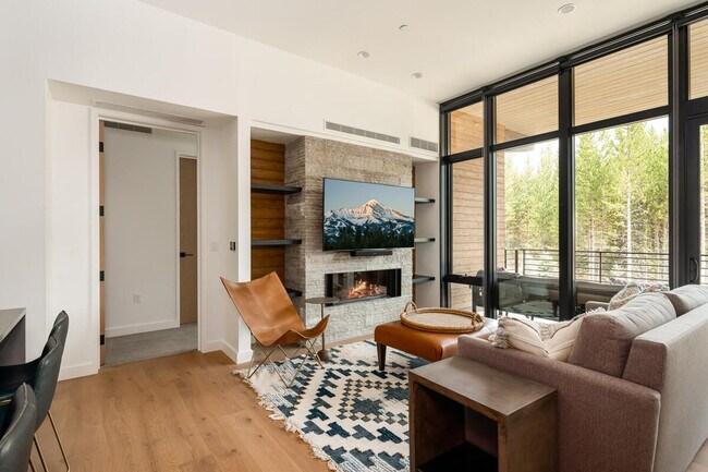 Building Photo - 4 Boathouse Way