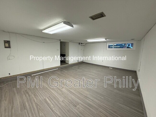 Building Photo - 864 Beechwood Rd