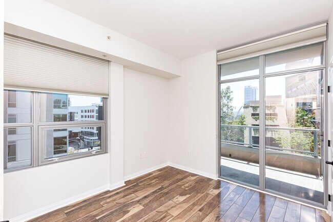 Building Photo - ***2 BED 2 BATH CONDO***PET-FRIENDLY***ASS...