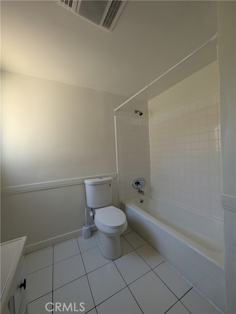 Building Photo - 665 W Altadena Dr