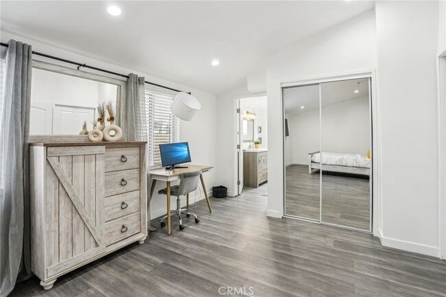 Building Photo - 5633 Rawlings Ave