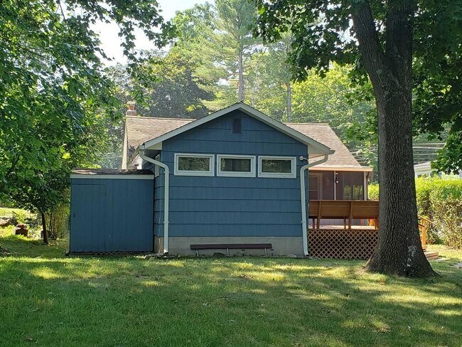 Building Photo - 3 Lake Rd