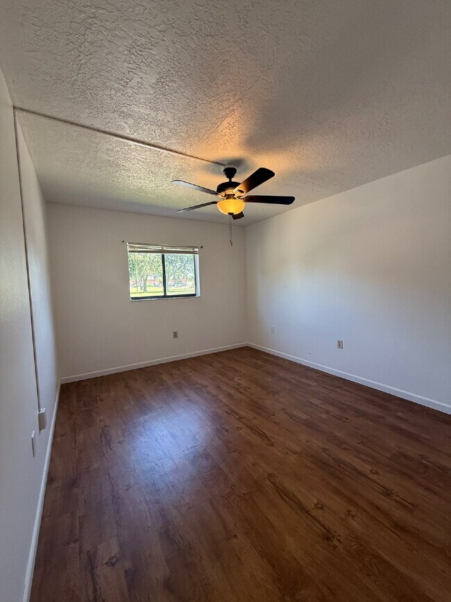 Building Photo - 2 bedroom, 2 bathroom in College Pines!
