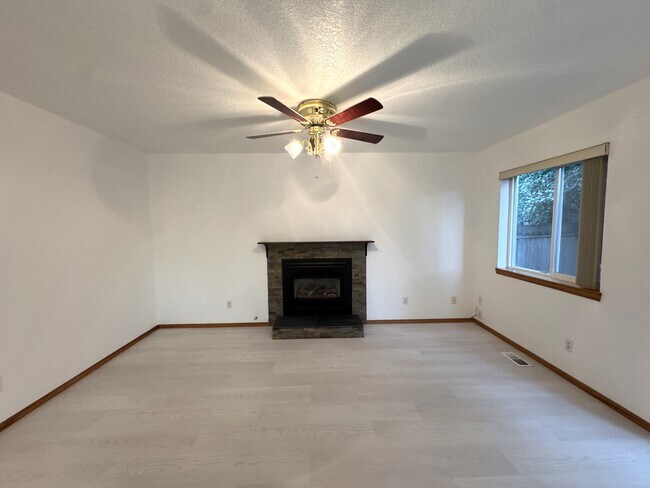 Building Photo - 4534 SW Pasadena St