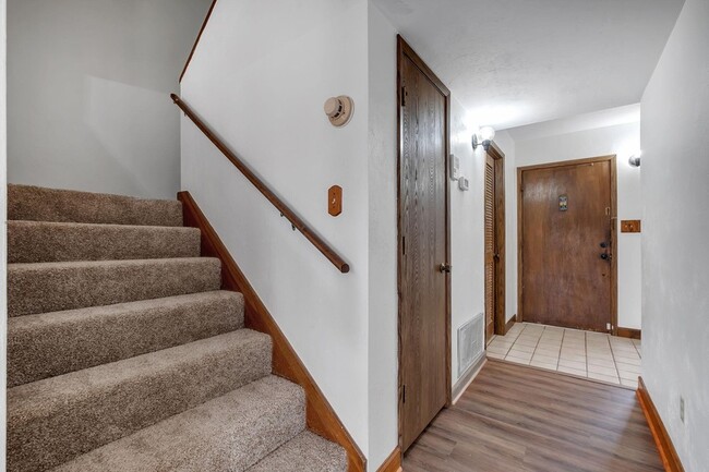 Building Photo - 3128 Blairstone Ct