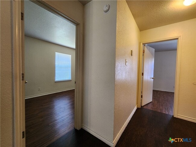 Building Photo - 3204 Toledo Dr
