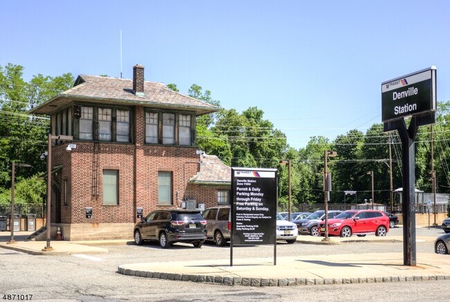 Building Photo - 19 Savage Rd