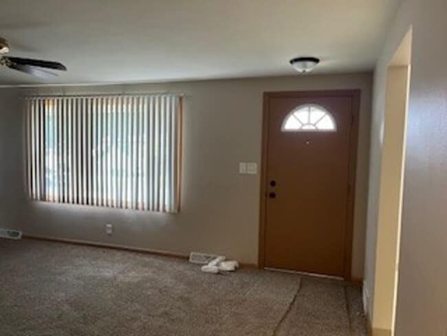 Building Photo - Charming 3 Bedroom, 1.5 Bath Home on the S...