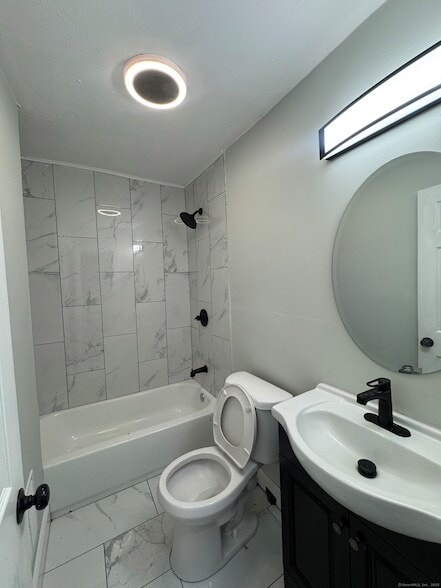 Building Photo - 648 Ferry St